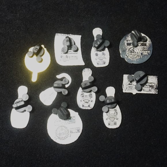 Disney Pin Trading 10 Pin Lot Featuring Disney Villains - Picture 2 of 2